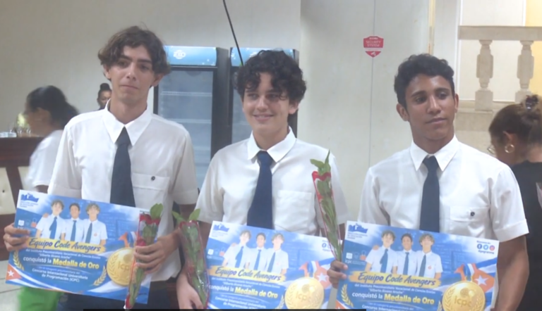 Conquistan estudiantes granmenses medalla de oro en el Concurso Internacional de Programación