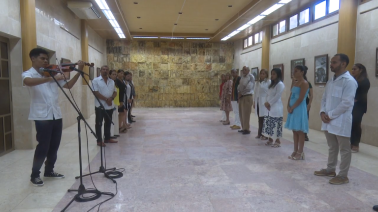 Entregan en Bayamo reconocimiento a galardonados con el Premio Anual de Salud Provincial 2026