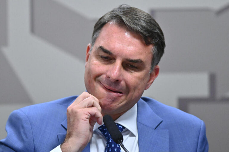 Investigan a Flávio Bolsonaro por sospecha de lavado de dinero